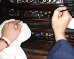 洗浄後、艶を出していきます。