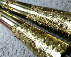 外した金金具は金メッキ加工します。