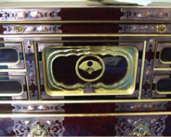 蒔絵の復元をします。